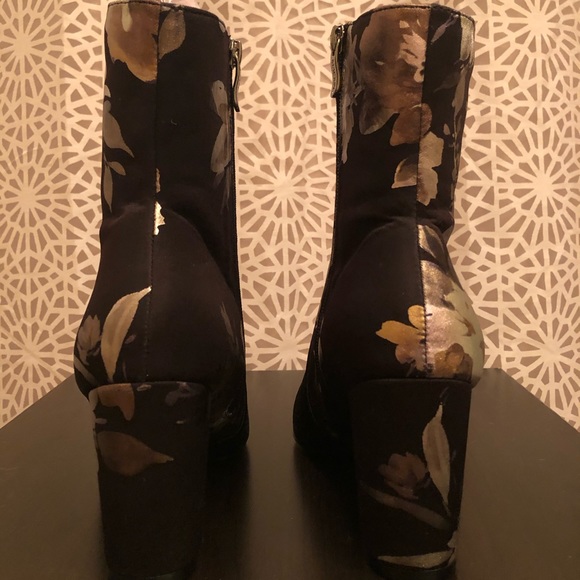 NWT Boutique Black Floral Print Metallic Booties - Picture 10 of 16